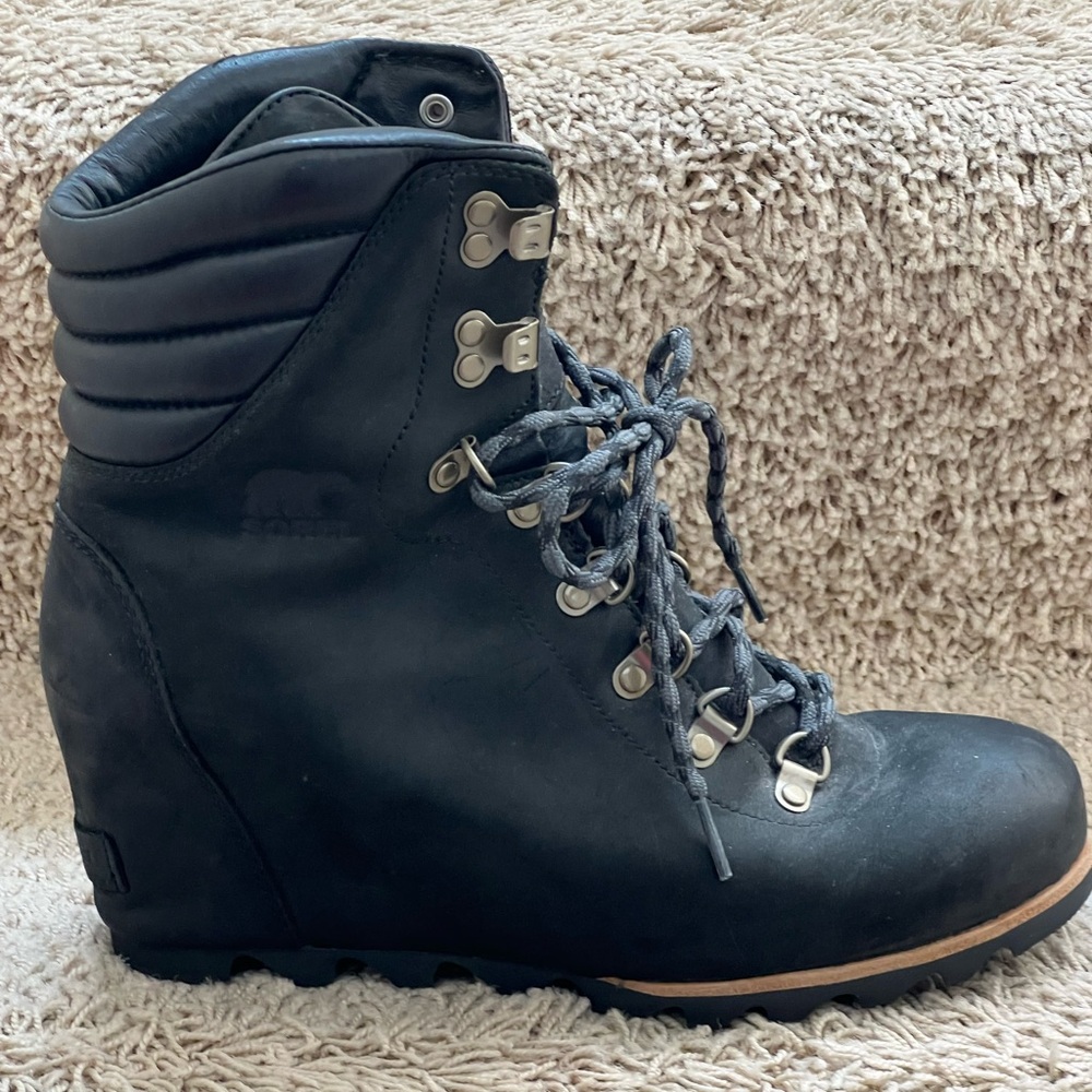 SOREL Women’s Conquest Wedge Heel Boots Size 11